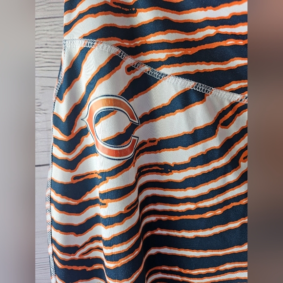 ZUBAZ NFL WOMEN'S CHICAGO BEARS 2 COLOR ZEBRA PRINT CAPRI LEGGING Size XL - Picture 8 of 9